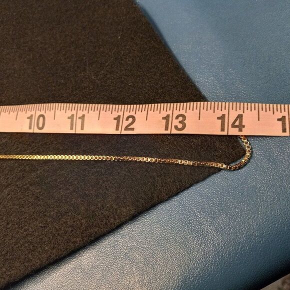 Gold tone metal Group of Jewelry - Picture 2 of 6